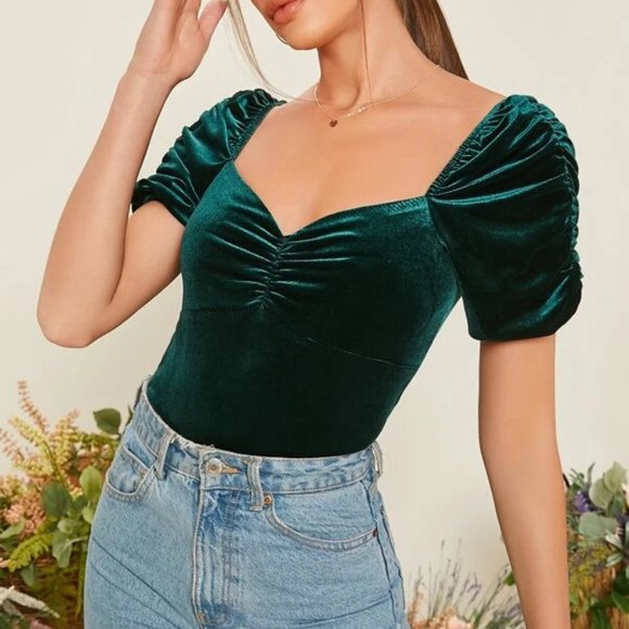 Tops - ✨Host Pick✨Green Velvet Sweetheart Top in L and XL